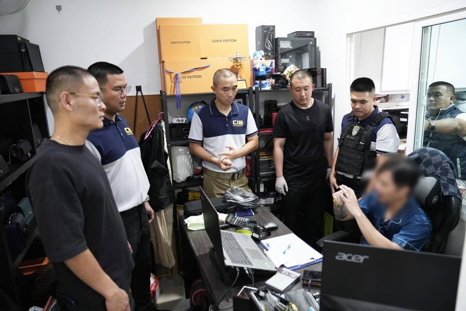 The Royal Thai Police raiding the cybercriminal’s premises